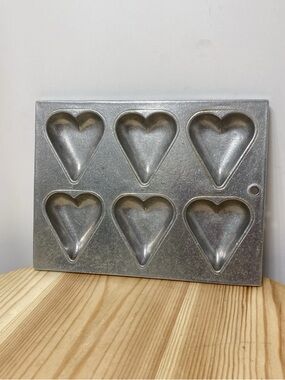 Wilton Heavy Metal/Pewter Cast Heart Cake Or Candy Mold Vintage